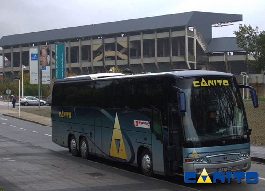 Autocar CANITO de frente con diseño corporativo