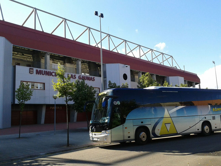 Autocar CANITO en ruta nocturna