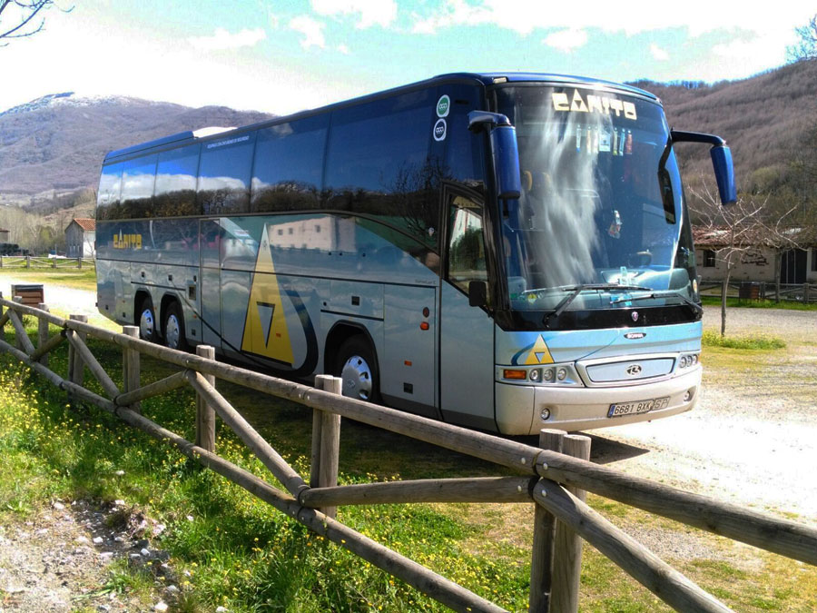 Autocar CANITO en parada en ciudad española