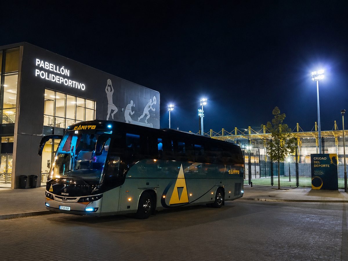Autocar CANITO en estación nocturna — portafolio 2026