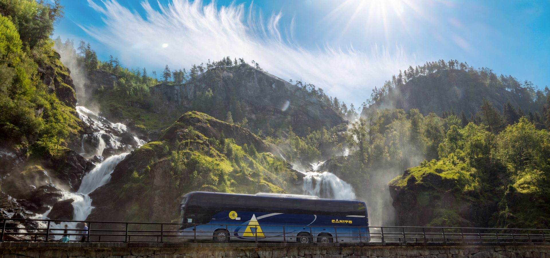 Autocar CANITO en paisaje de montaña con cascada